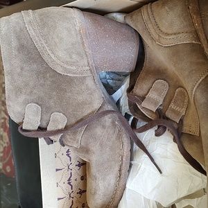 Boots, carpeta Lyon khaki suede size 10